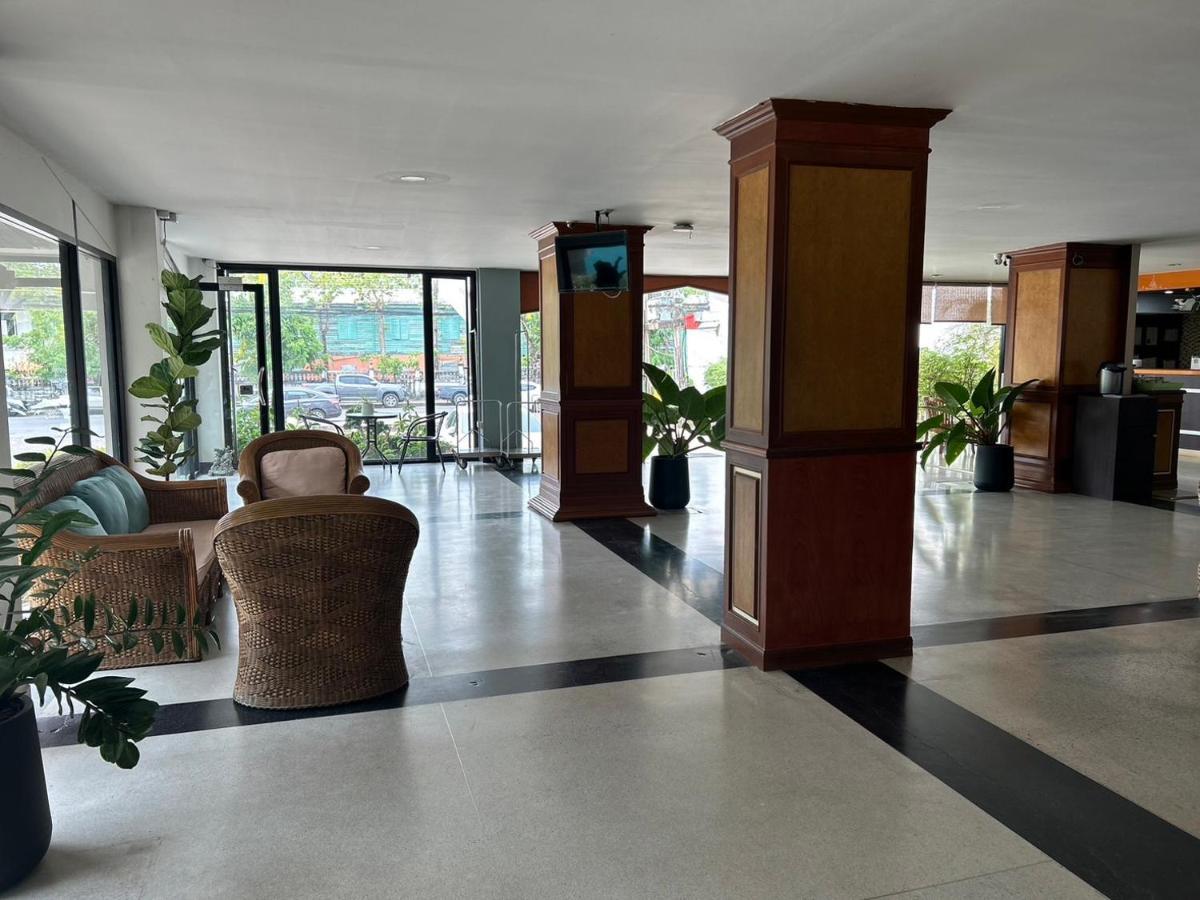 Bordin Hotel Убонратчатхані Екстер'єр фото