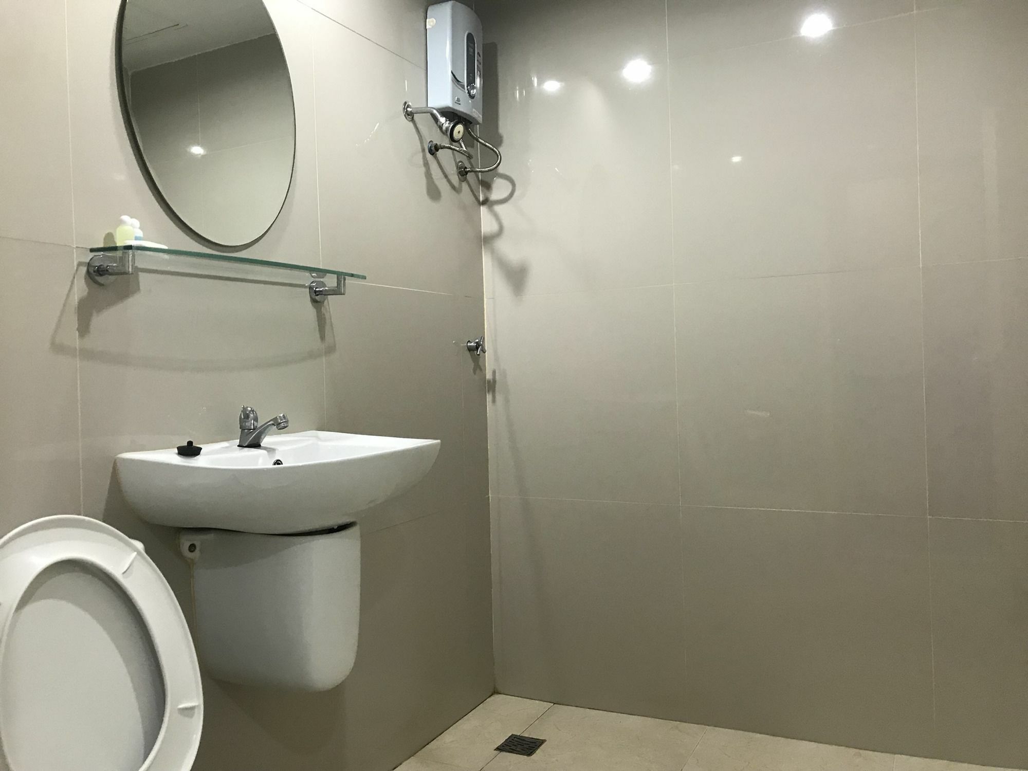 Bordin Hotel Убонратчатхані Екстер'єр фото